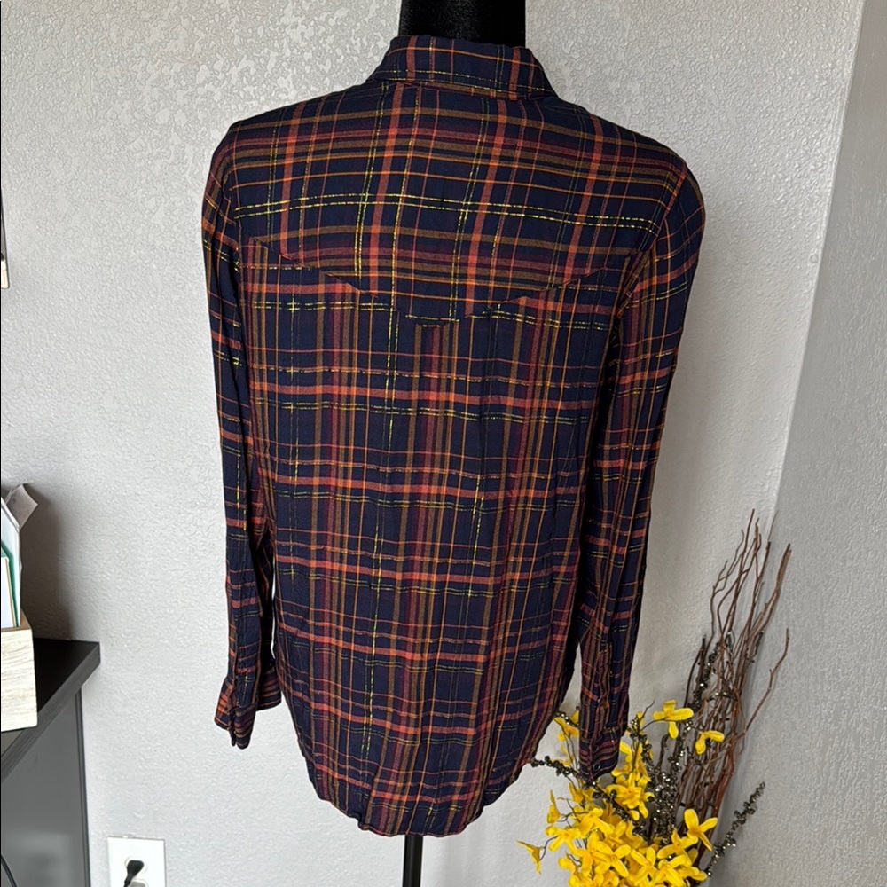 Express Plaid Button-Up Shirt - Picture 6 of 9